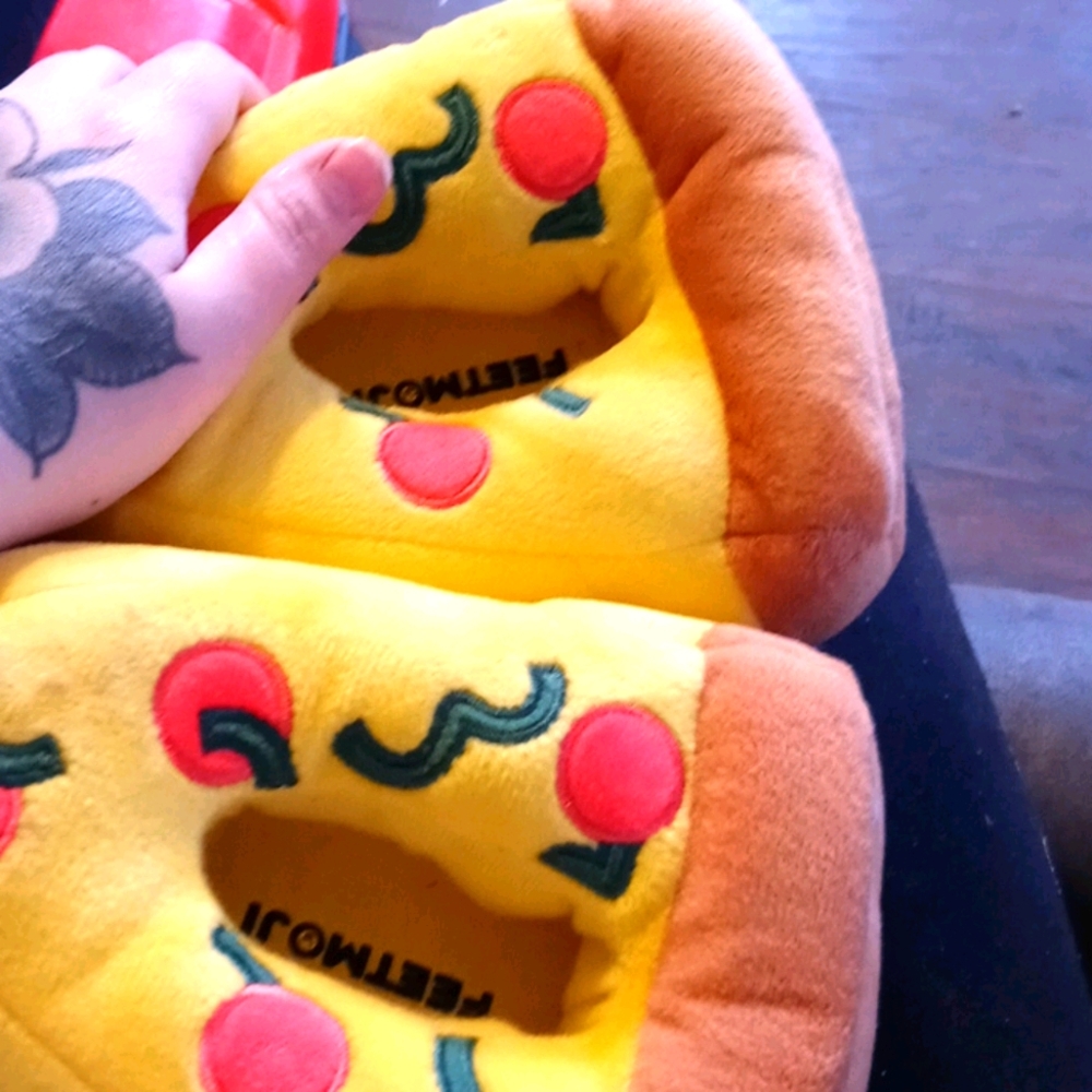 Pizza slippers